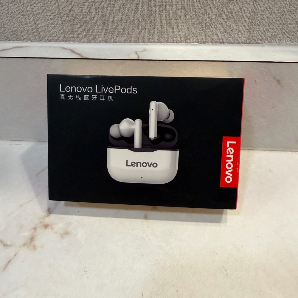 Lenovo LivePods Packaging‎ in Black and Red